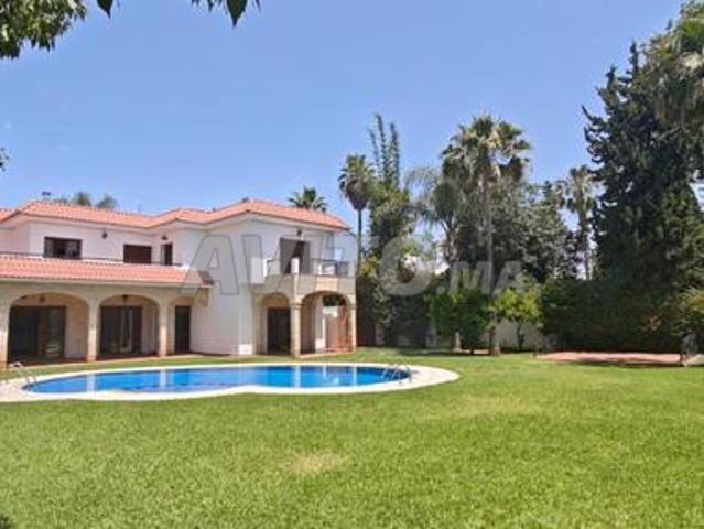 Villa à louer à Rabat sur le quartier de Souissi