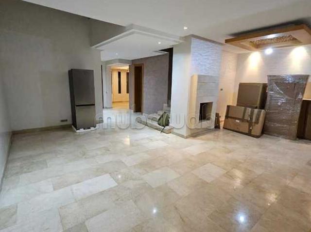 Villa à Louer de 319.0 m² à Bouskoura, Ville Verte