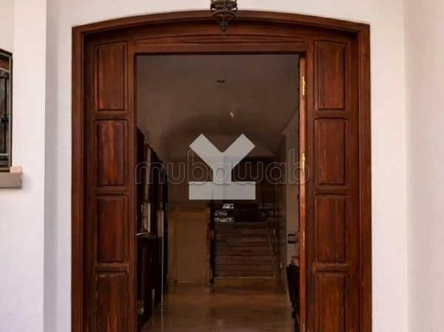 Villa à Louer de 439.0 m² à