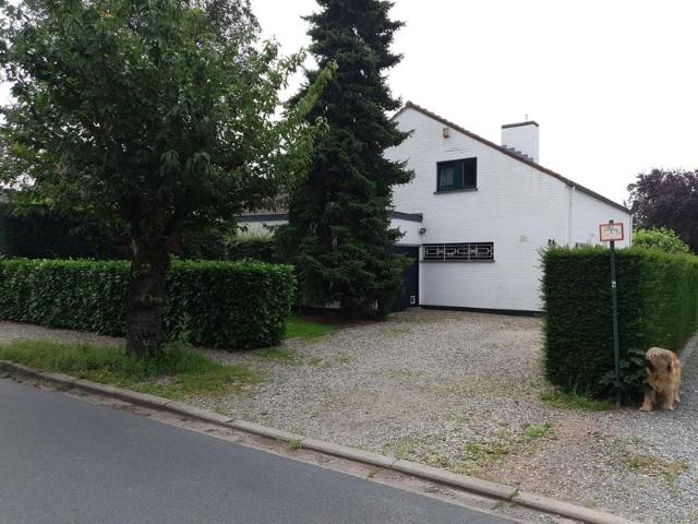 Villa à louer pour 1600 euro avec 3 chambres à coucher