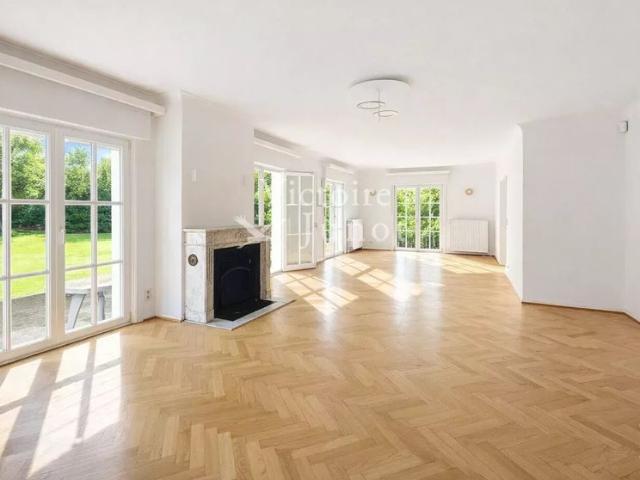 Villa à louer pour 3950 euro avec 5 chambres à coucher