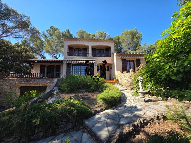 Villa À Quelques Pas De La Mer Et De Boulouris 140m² Saint Raphaël