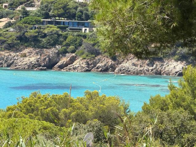 Villa à Ramatuelle, dans un domaine privé et à seulement 300. 450m² Ramatuelle
