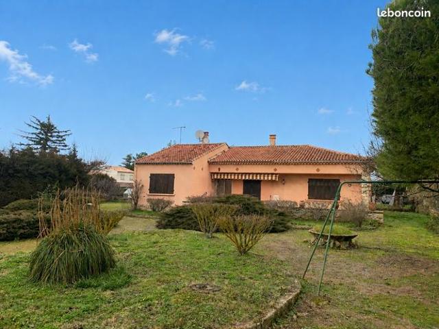 Villa à rénover 118 m2 avec garage et jardin 1600m2