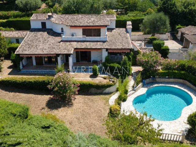 Villa à rénover avec piscine et vue panoramique Montauroux