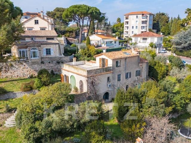 Villa à rénover, environnement résidentiel et verdoyant