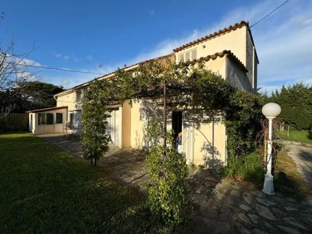 Villa à rénover, proche du village de Saint Tropez