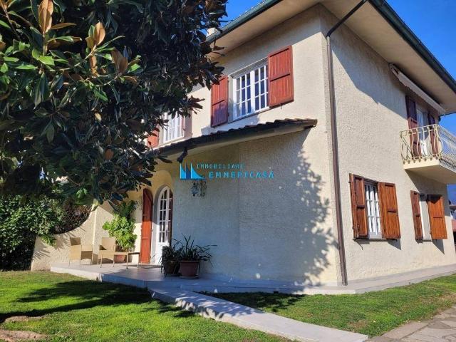 Villa a schiera 5 locali, buono stato, Cinquale, Montignoso