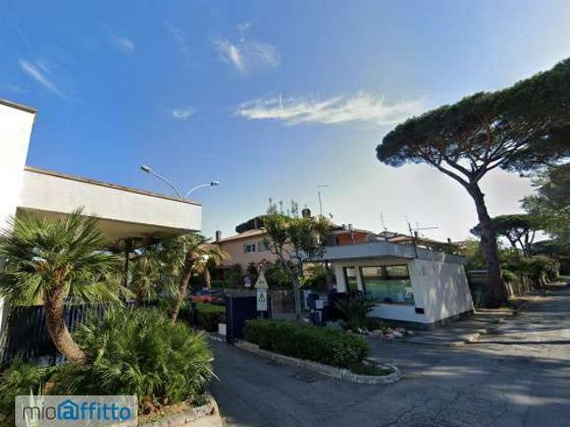 Villa a schiera con piscina Infernetto, axa, casal palocco, madonnetta a roma