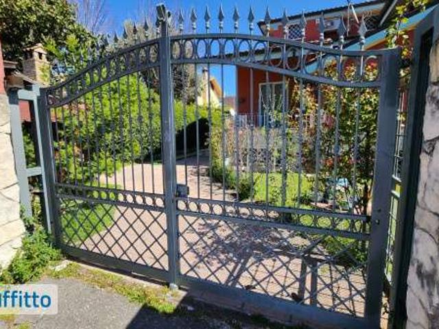 Villa a schiera con terrazzo Infernetto, axa, casal palocco, madonnetta a roma