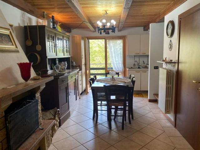 Villa a schiera Casteldelci. Rif.: Cod. rif 3306273VRG