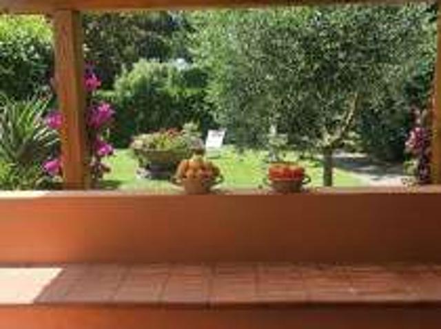 Villa a schiera arredata con piscina