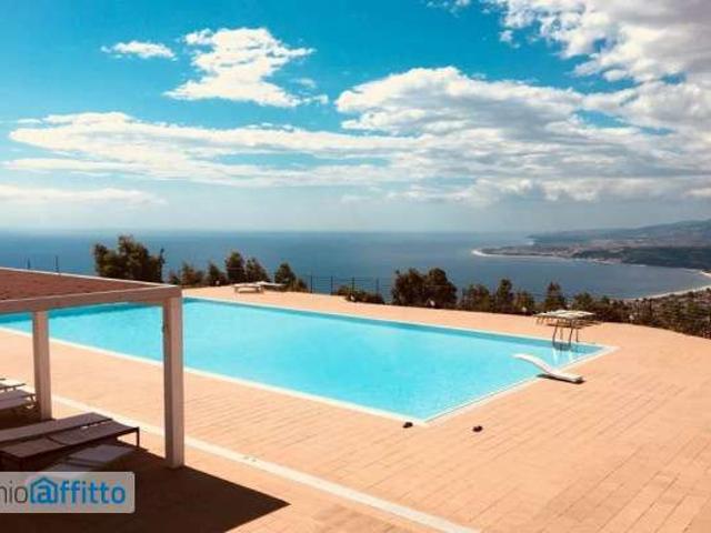 Villa a schiera arredata con piscina