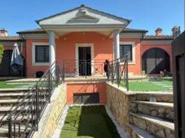Villa a schiera con piscina Trigoria, spinaceto, tor de cenci, vallerano