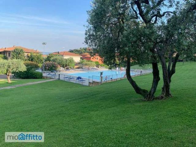 Villa a schiera arredata con piscina