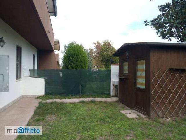Villa a schiera arredata con piscina