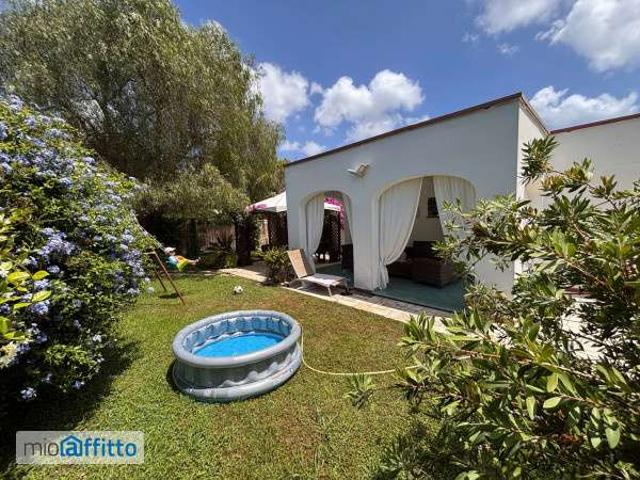 Villa a schiera arredata con piscina