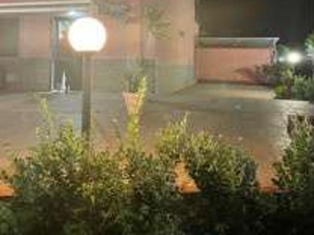Villa a schiera arredata con piscina