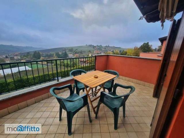 Villa a schiera arredata con terrazzo