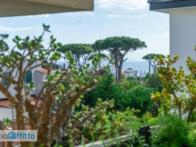 Villa a schiera arredata con terrazzo