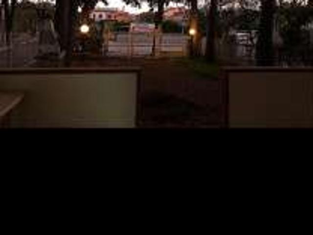 Villa a schiera arredata con terrazzo