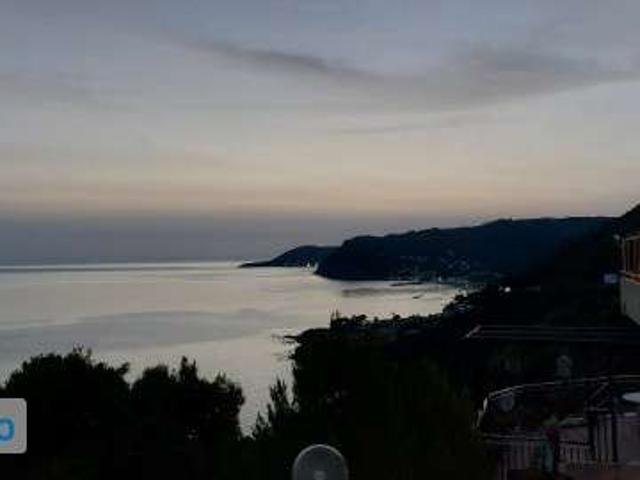 Villa a schiera arredata con terrazzo