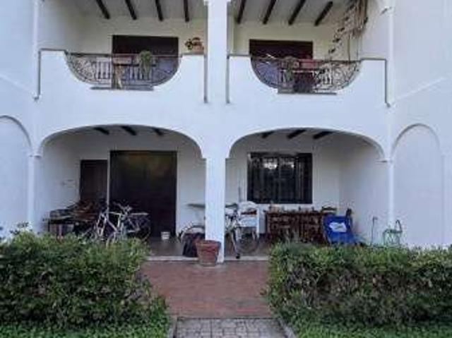 Villa a schiera arredata con terrazzo