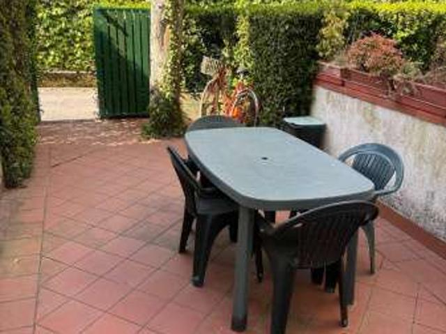Villa a schiera arredata con terrazzo