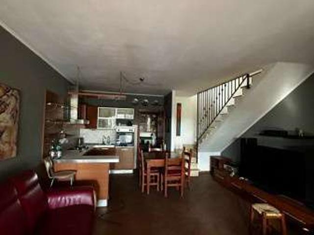 Villa a schiera arredata con terrazzo