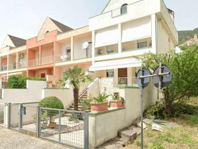Villa a schiera arredata Centro