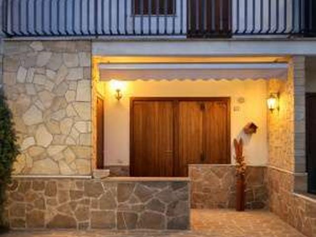 Villa a schiera arredata Centro