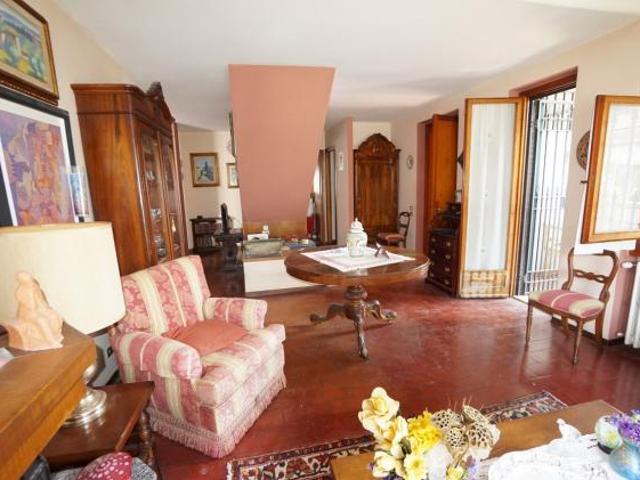 APPARTAMENTO di 7 vani e di 180 mq BAGNO A RIPOLI rif. 2/315