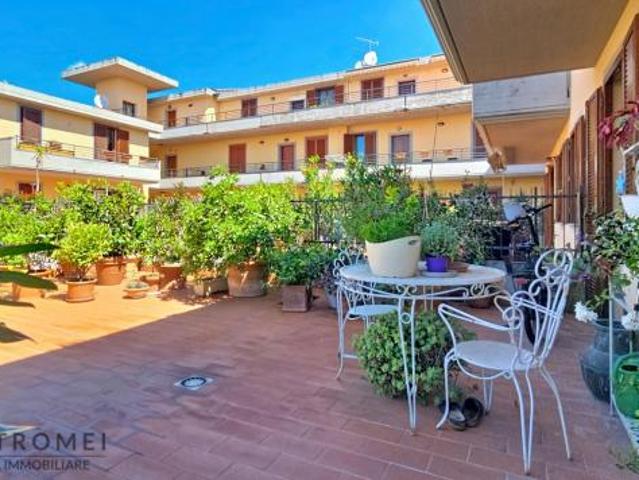 VILLA A SCHIERA di 5 vani e di 130 mq ALTOPASCIO rif. 3606