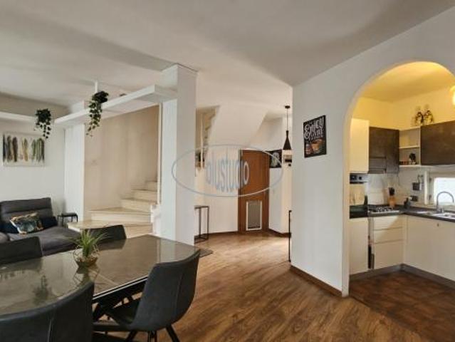 VILLA A SCHIERA di 5 vani e di 167 mq CASTELFRANCO PIANDISCO' rif. V 2452