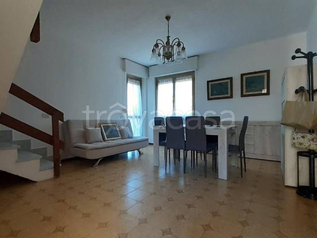 Villa a Schiera in affitto a Massa, arredato, giardino privato, box TrovaCasa