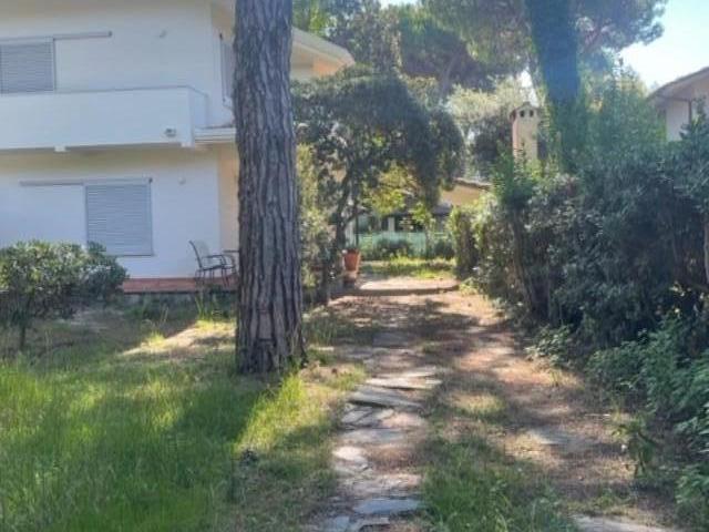 Villa a Schiera in affitto a Massa, case in affitto Massa