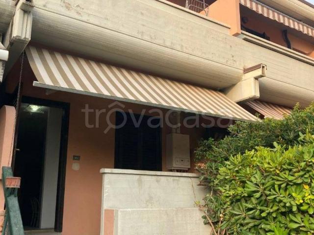 Villa a Schiera in affitto a Massa viale Roma, 383, arredato, giardino privato, posto auto TrovaCasa