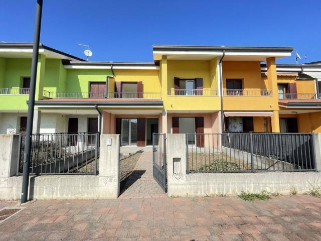 Villa a Schiera in affitto a Battaglia Terme via Unità d'Italia, non arredato/vuoto, giardino privato, box TrovaCasa