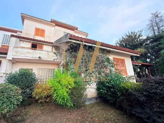 Villa a Schiera in affitto a Caserta via Degli Antichi Platani, 31, non arredato/vuoto, giardino privato, box TrovaCasa