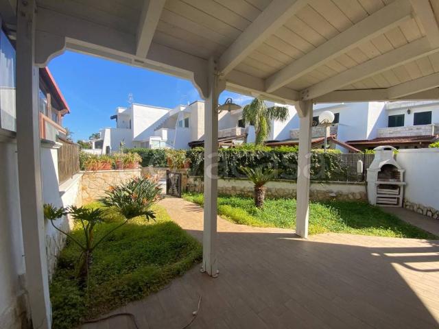 Villa a Schiera in affitto a Carovigno via della Pineta, arredato, giardino privato, terrazzo TrovaCasa