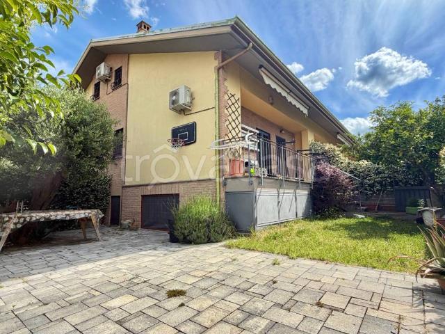 Villa a Schiera in affitto a Ciampino via Cuneo, giardino privato, posto auto, caminetto TrovaCasa