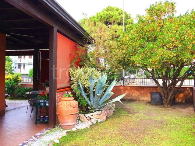 Villa a Schiera in affitto a Comacchio viale Finlandia, 2, arredato, giardino privato, posto auto TrovaCasa