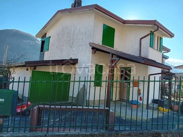 Villa a Schiera in affitto a Dazio via Prati Salati, arredato, giardino privato, posto auto TrovaCasa