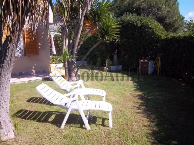Villa a schiera in affitto a Fiumicino viale Viareggio, Fregene