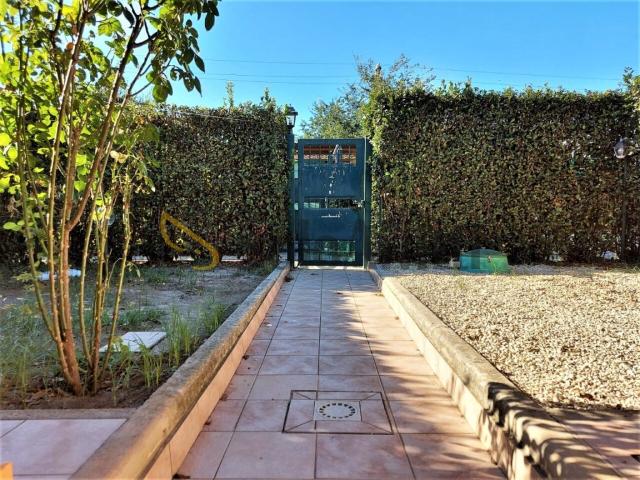 Villa a Schiera in affitto a Fiumicino viale dei Monti dell'Ara, arredato, giardino privato, posto auto TrovaCasa