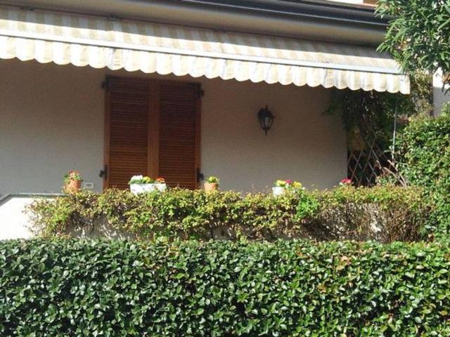 Villa a schiera in affitto a Forte Dei Marmi