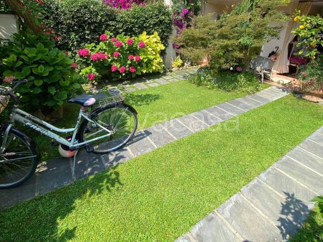 Villa a Schiera in affitto a Forte dei Marmi via della Barbiera, arredato, giardino privato, posto auto TrovaCasa