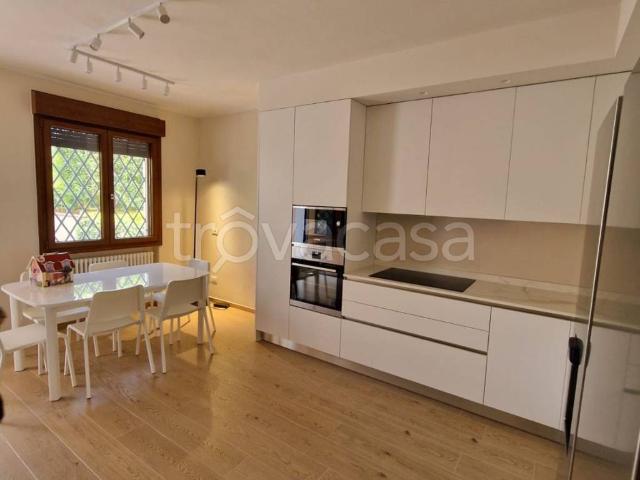 Villa a Schiera in affitto a Forte dei Marmi via Piave, arredato, giardino privato, posto auto TrovaCasa