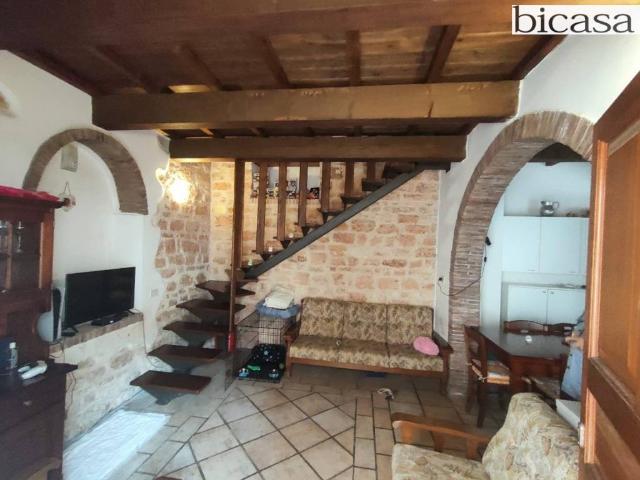 Villa a Schiera in affitto a Frontone via Roma, arredato, lavanderia, ripostiglio TrovaCasa