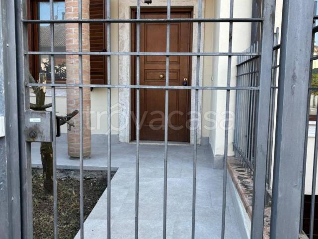 Villa a Schiera in affitto a Frosinone via Tommaso Landolfi, non arredato/vuoto, giardino privato, box TrovaCasa